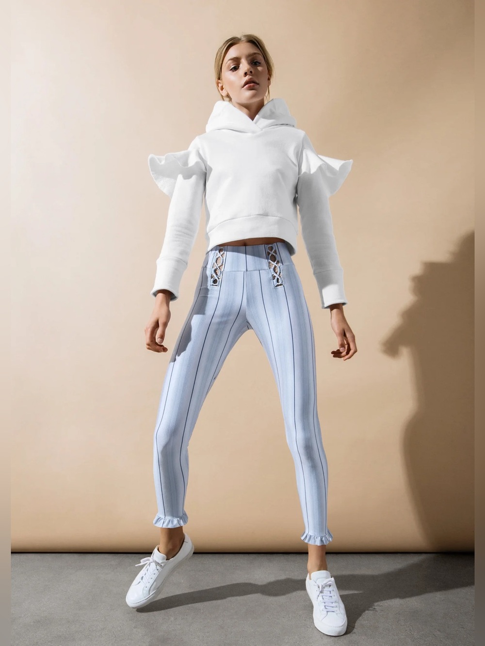 Carbon38 🌸 Ruffle Sleeve Cropped Hoodie Size Medium White Heavyweight Sweatshirt